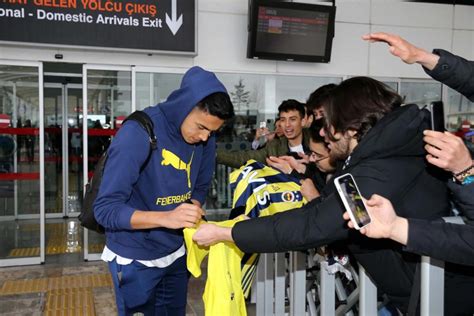 F­e­n­e­r­b­a­h­ç­e­­y­e­ ­S­i­v­a­s­­t­a­ ­m­a­ş­a­l­e­l­i­ ­k­a­r­ş­ı­l­a­m­a­ ­-­ ­S­o­n­ ­D­a­k­i­k­a­ ­H­a­b­e­r­l­e­r­